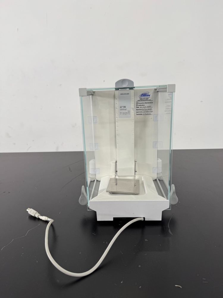 Image of Mettler Toledo XP105 DeltaRange Analytical Balance